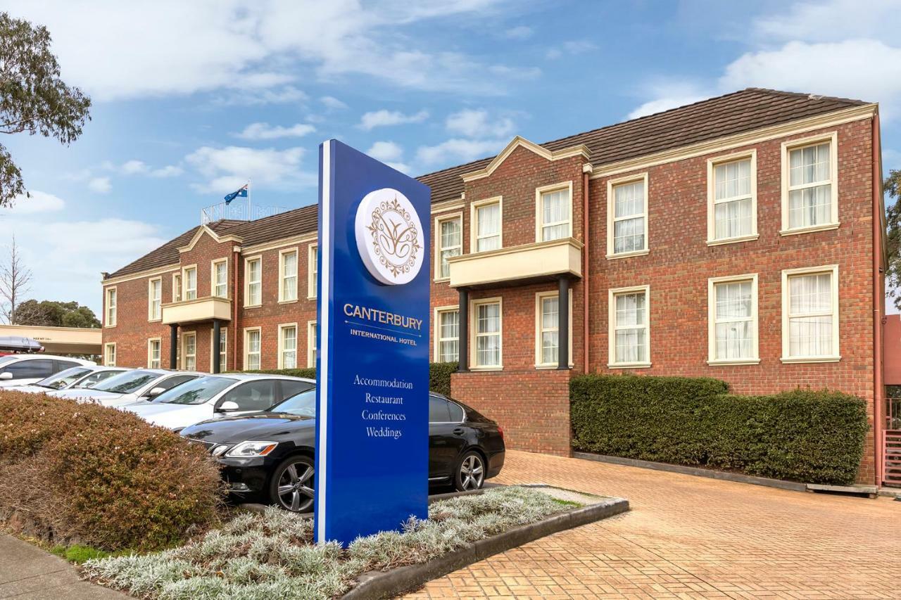 Canterbury International Hotel Forest Hill Exterior photo