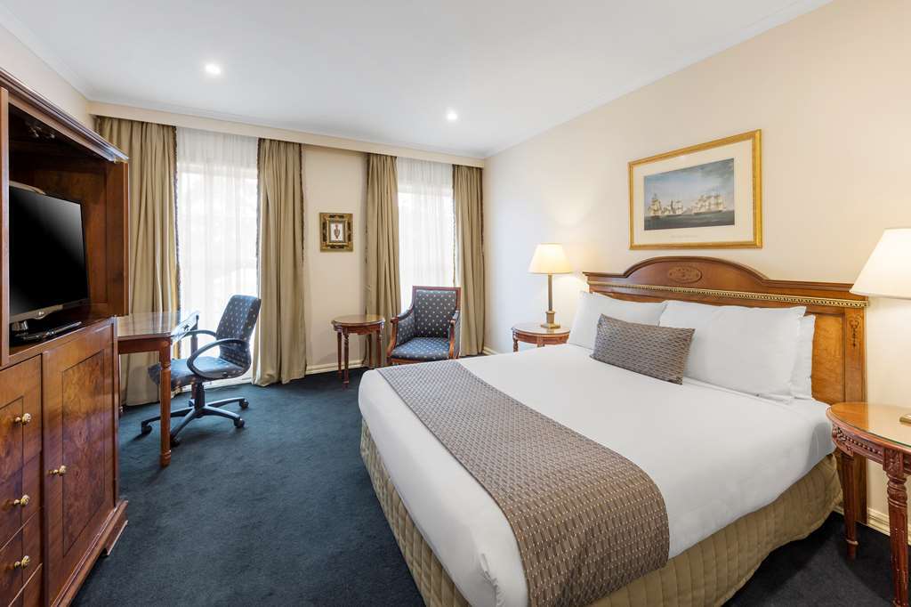 Canterbury International Hotel Forest Hill Room photo